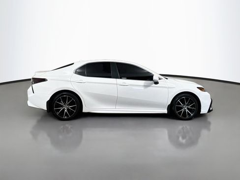 Used 2024 Toyota Camry SE AWD/4WD image 3