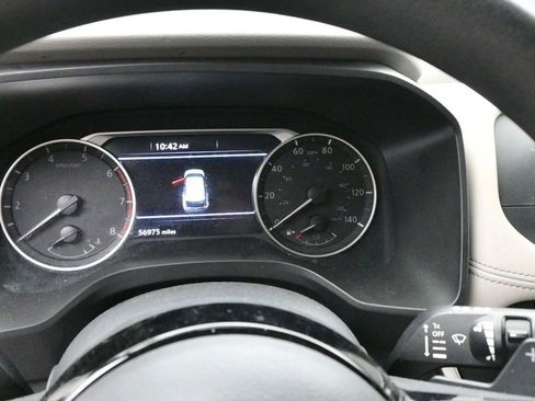 Used 2023 Nissan Rogue SV image 9