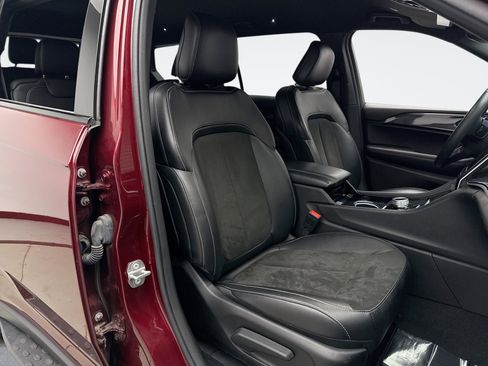 Used 2021 Jeep Grand Cherokee L Laredo image 16