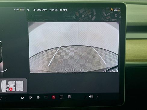 Used 2022 Tesla Model Y Long Range image 22