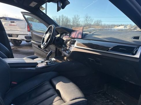 Used 2019 BMW 530i xDrive w/ Convenience Package image 16