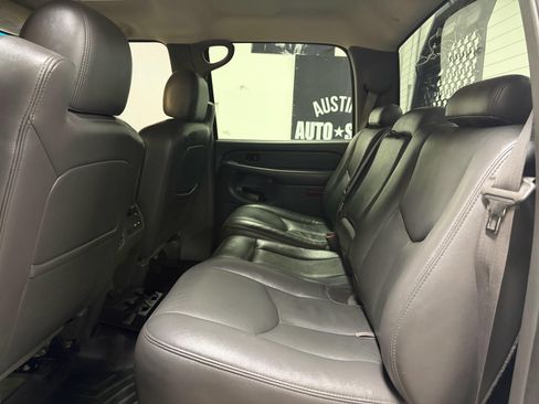 Used 2005 Chevrolet Silverado 2500 LT w/ Heavy-Duty Power Package AWD/4WD image 17