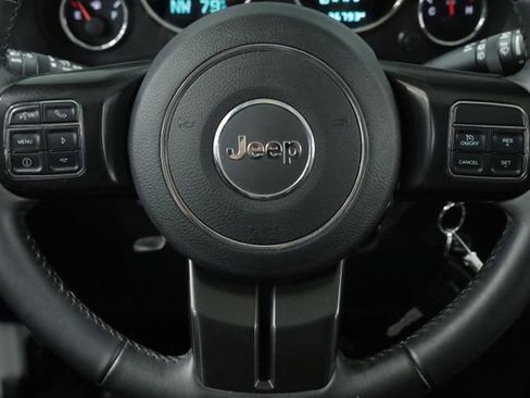 Used 2017 Jeep Wrangler Unlimited Sahara image 12