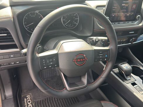 Used 2025 Nissan Rogue SV AWD/4WD image 15