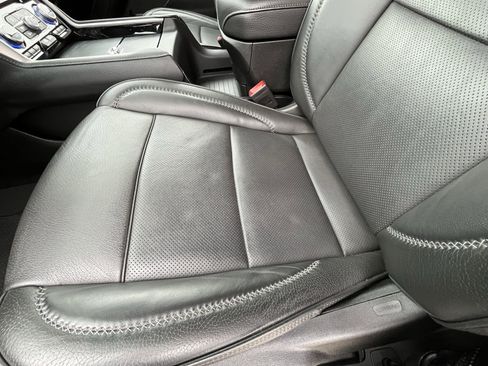 Used 2024 GMC Yukon XL Denali w/ Advanced Technology Package image 18