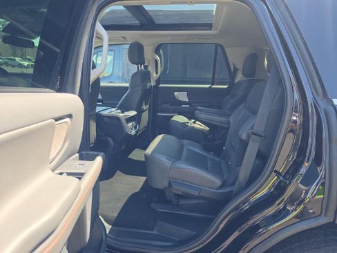 Used 2025 Ford Expedition Active AWD/4WD image 11