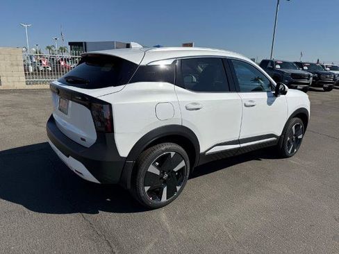 New 2025 Nissan Kicks SR image 6