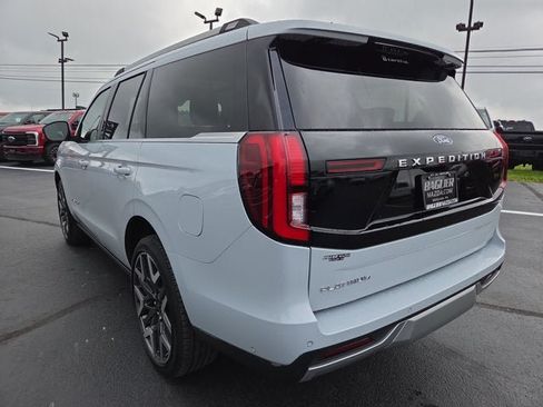 Used 2025 Ford Expedition Platinum w/ Platinum Ultimate Package AWD/4WD image 4