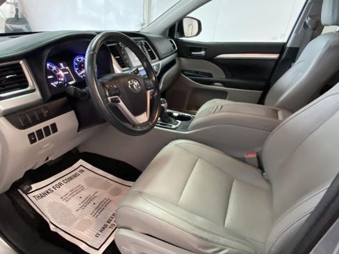 Used 2015 Toyota Highlander XLE AWD/4WD image 22