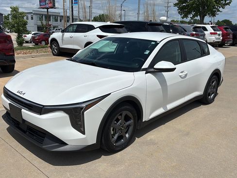 Used 2025 Kia K4 FWD image 3