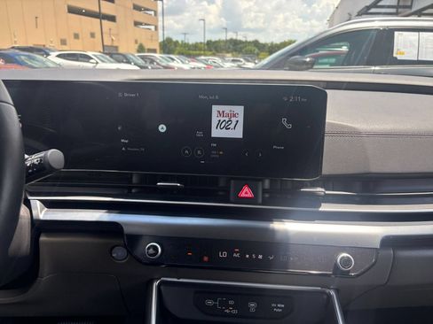 Used 2026 Kia Carnival FWD image 17