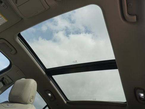 Used 2021 Cadillac XT4 Luxury w/ Cold Weather Package image 20