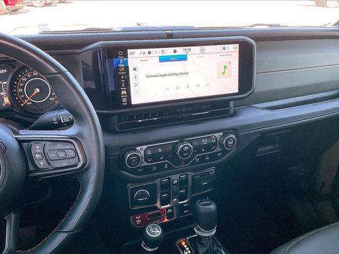 Used 2025 Jeep Gladiator Mojave image 9