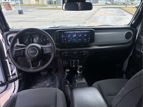 Used 2024 Jeep Wrangler Unlimited w/ Convenience Group AWD/4WD image 11