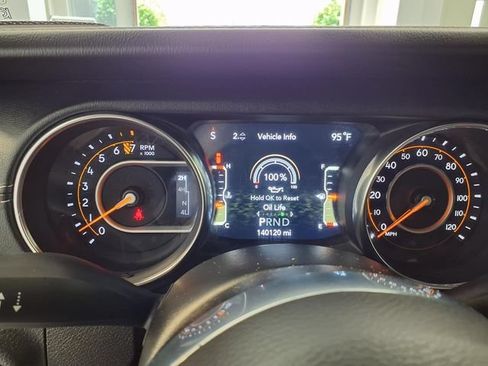 Used 2019 Jeep Wrangler Unlimited Sahara AWD/4WD image 17
