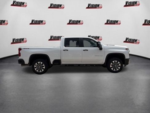 Used 2022 Chevrolet Silverado 2500 Custom w/ Custom Value Package AWD/4WD image 4