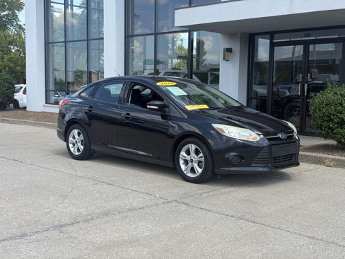 Used 2014 Ford Focus SE FWD image 2