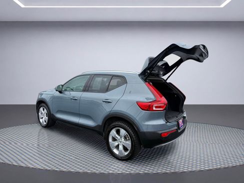 Used 2022 Volvo XC40 T5 Momentum AWD/4WD image 7