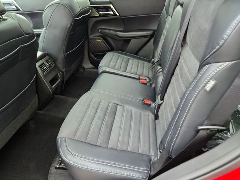 New 2026 Mitsubishi Outlander SE image 12