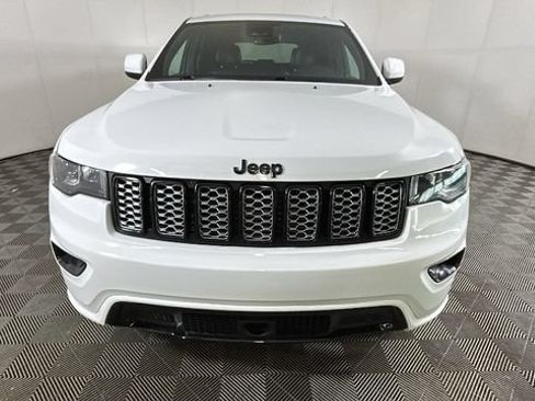 Used 2020 Jeep Grand Cherokee Altitude AWD/4WD image 7