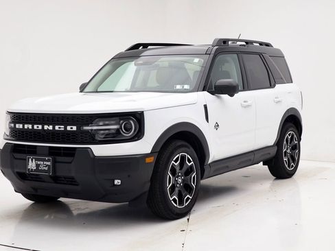 Used 2025 Ford Bronco Sport Outer Banks w/ Outer Banks Tech Package+ image 2