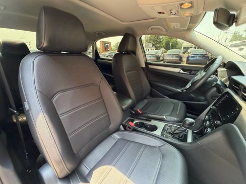 Used 2021 Volkswagen Passat 2.0T SE FWD image 4