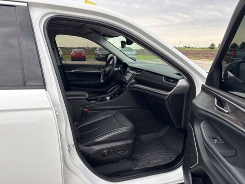 Used 2022 Jeep Grand Cherokee Limited AWD/4WD image 18