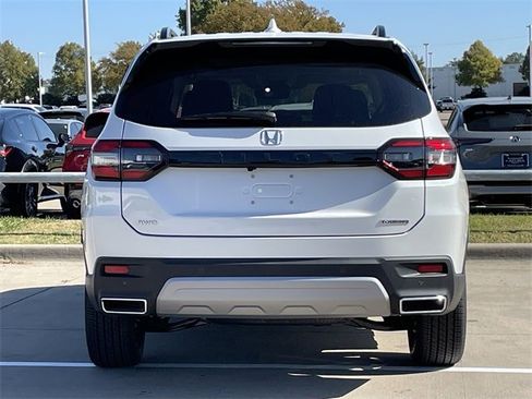 New 2025 Honda Pilot Touring image 5