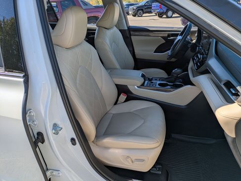 Used 2023 Toyota Highlander image 24