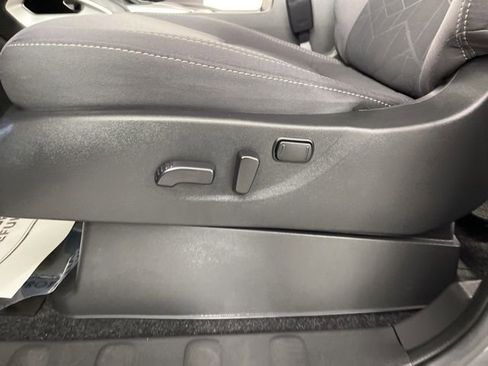 Used 2025 Nissan Frontier SV w/ SV Convenience Package RWD image 32