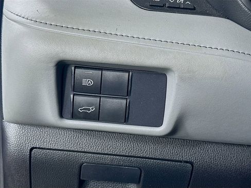 Used 2021 Toyota Highlander XLE image 22