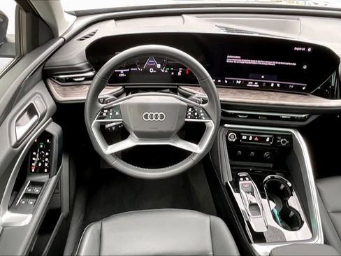 Certified 2025 Audi Q5 Premium w/ Convenience Package AWD/4WD image 6