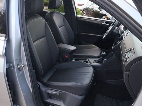 Certified 2022 Volkswagen Tiguan SE R-Line image 18