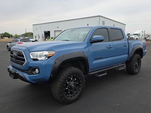 Used 2019 Toyota Tacoma SR5 AWD/4WD image 3