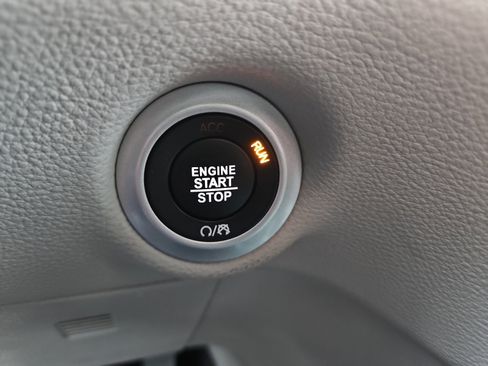 Used 2024 Chrysler Pacifica Touring-L image 27