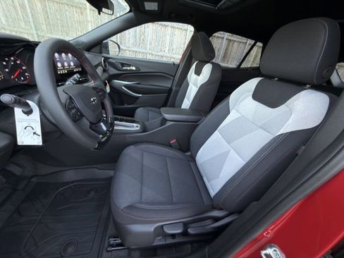 New 2026 Chevrolet Trax RS w/ Sunroof Package FWD image 18