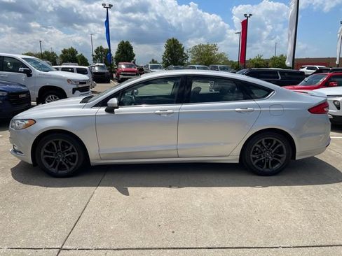 Used 2018 Ford Fusion SE w/ Equipment Group 201A FWD image 8