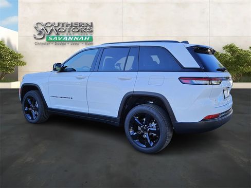 New 2025 Jeep Grand Cherokee Altitude RWD image 3