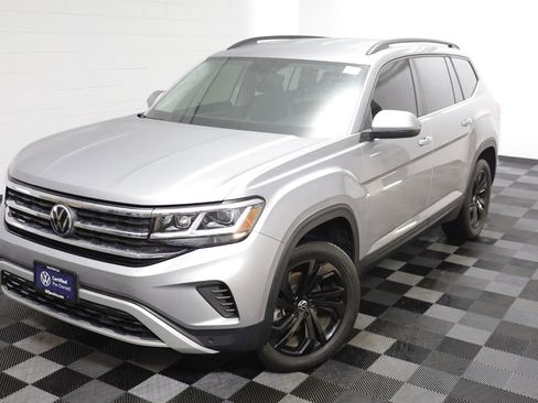 Certified 2022 Volkswagen Atlas SE image 2