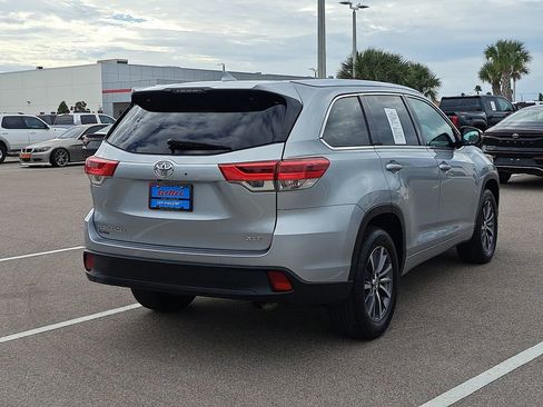 Certified 2017 Toyota Highlander XLE image 3