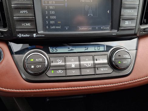 Used 2015 Toyota RAV4 Limited AWD/4WD image 16