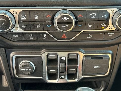 Used 2021 Jeep Gladiator Overland w/ Popular Equipment Package AWD/4WD image 32