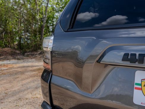 Used 2016 Toyota 4Runner SR5 Premium image 10