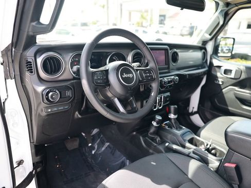 Used 2023 Jeep Wrangler Unlimited AWD/4WD image 16