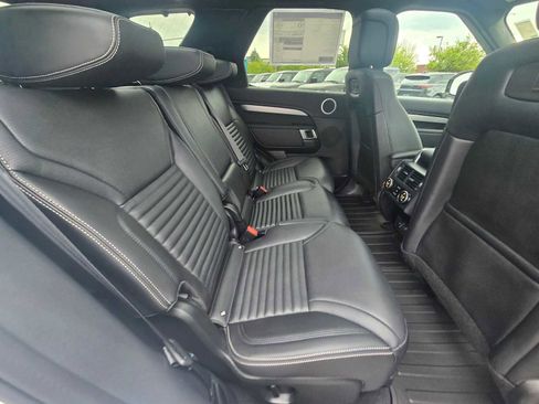 New 2026 Land Rover Discovery Dynamic SE image 14