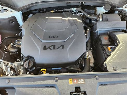 Used 2025 Kia Telluride EX w/ EX Captain's Chair Package image 33