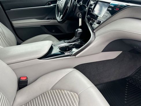 Used 2020 Toyota Camry SE image 15