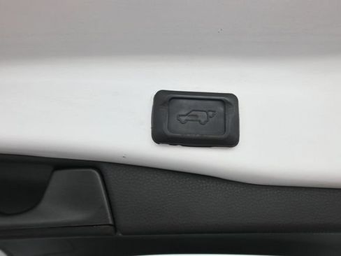 Used 2020 Toyota RAV4 XLE Premium FWD image 25