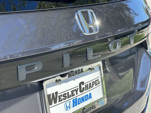 Used 2023 Honda Pilot Touring image 11