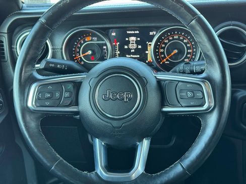 Used 2018 Jeep Wrangler Unlimited Sahara image 12